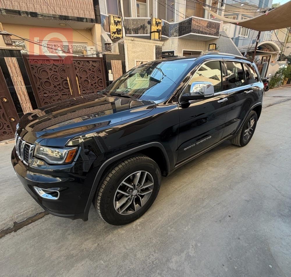 جیپ گراند شیرۆکی